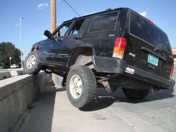 XJ flexxin with new lift and some shitty KM2's
