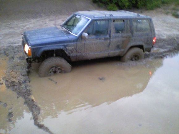stuck in 2wd b4 fixed my 4x4 actuator