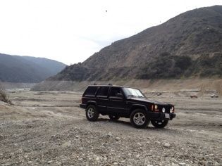 2001 60th Anv.Ed  XJ -  4.0L 4X4 -Outside Los Angeles, CA - Feb 2012