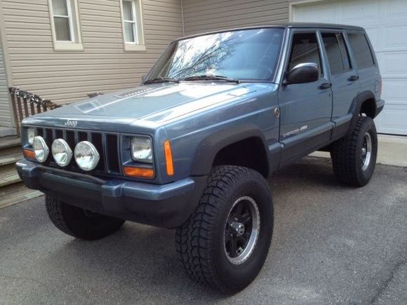 My 1999 Cheerokee Classic.