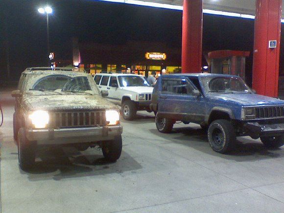 once again. pulling the whit jeep around ;)