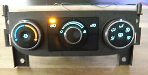 This red light lites up for fresh outside air.
The other light is for the recirculating air and working with the fan switched on and the selector switch on the right in certain positions 