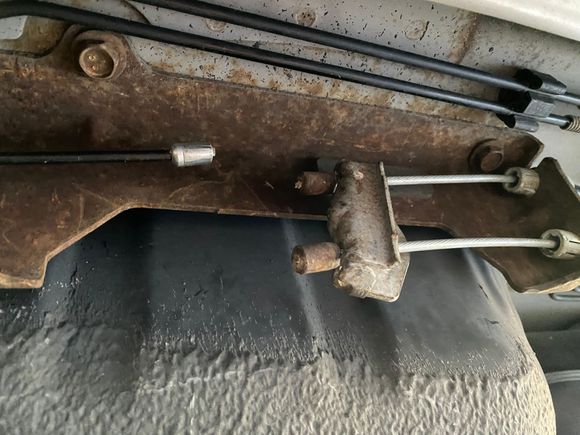 Parking brake equalizer 