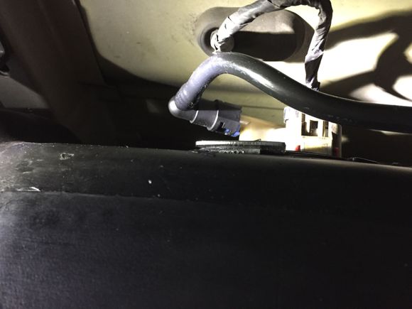 After cleaning, having started the engine, gas is leaking along the white part of the gas connector