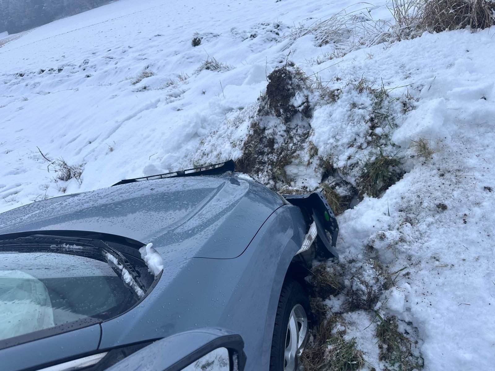 2018 Honda Civic - Crashed Honda Civic 2018 1.0 lieter Vtec - Used - VIN SHHFK6860HU017615 - 3 cyl - 2WD - Automatic - Hatchback - Gray - Pichel Bei Wels, Austria