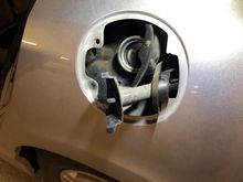 Civic 2009 - Grommet with release cable for fuel lid pulled out