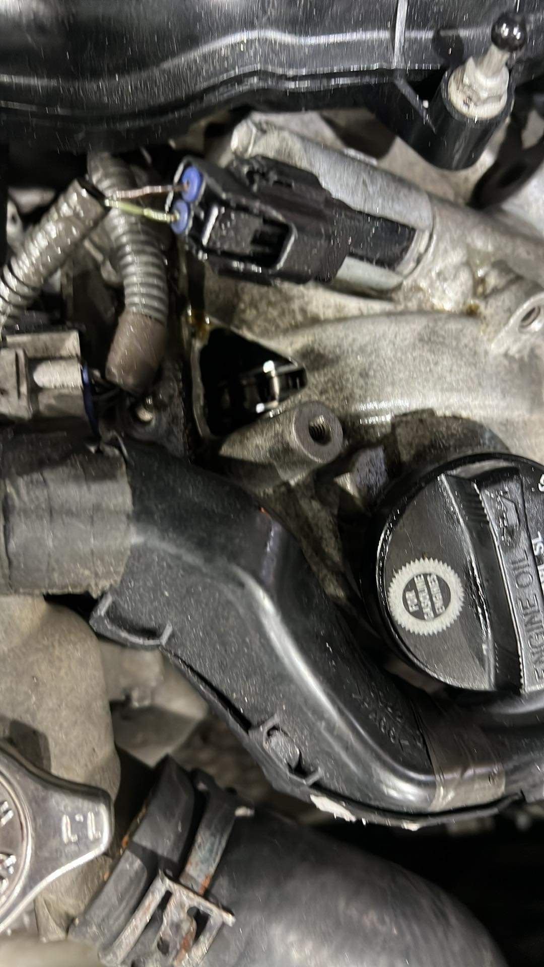 Valve cover broken by hitting the chain ClubLexus Lexus Forum