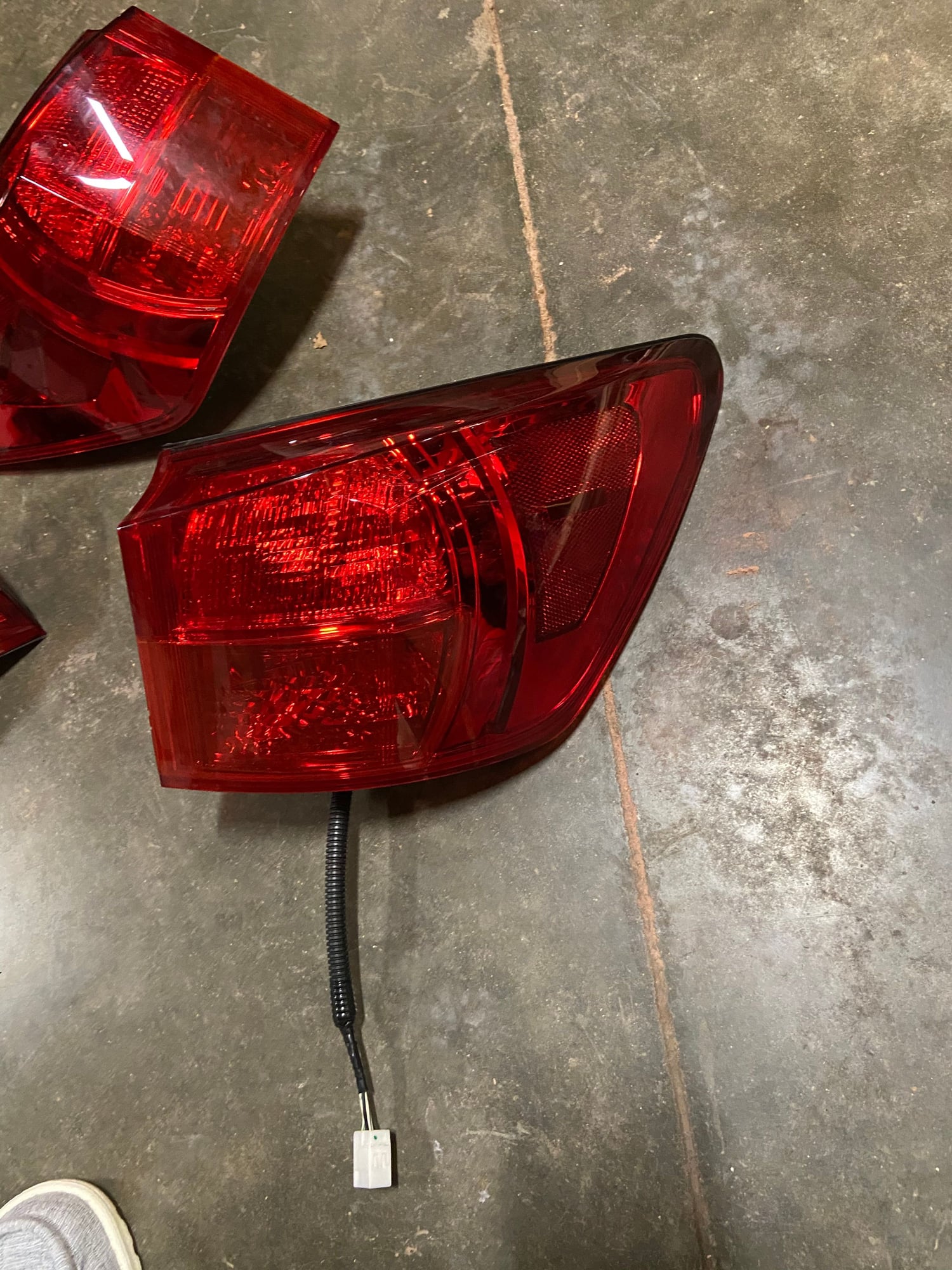 Lights - 2007 Is350 stock tail lights - Used - 2007 to 2013 Lexus IS350 - Hoopeston, IL 60942, United States