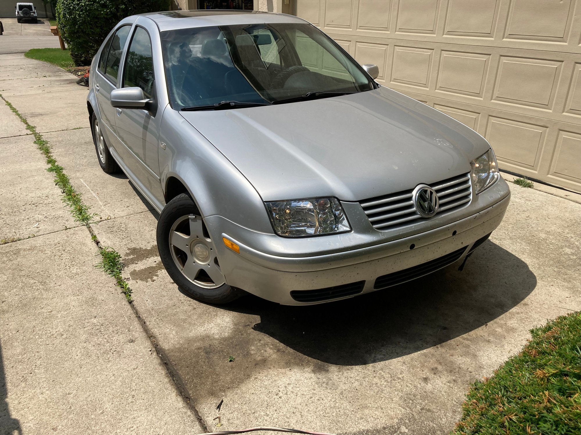 90* out and I'm doing some yard work before going to the shop, the Jetta makes a fantastic cool box to take breaks in. (Real reason is I'm testing to make sure the fan controller I replaced works correctly)