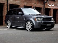 Range-Rover-HST-Fitted-with-22''-Trafficstar-RTV-Silver-Staggered-Fit