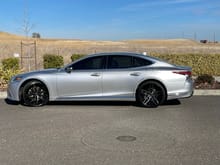 2018 Lexus LS500 on 22x10.5 front and 22x09 front…