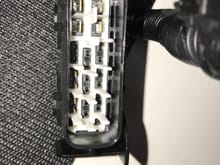 Whole connector, 4 big pins on the top is Low/High bean