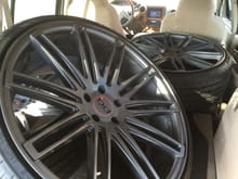 22 in Diamond Blaque wheels