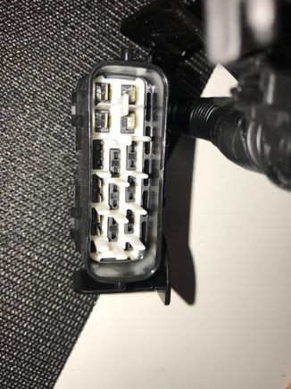 Whole connector, 4 big pins on the top is Low/High bean