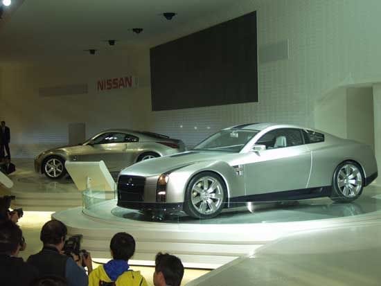 Nissan Fairlady Z / 350Z presented at Tokyo Motor Show alongside surprise GT-R Concept, October 2001