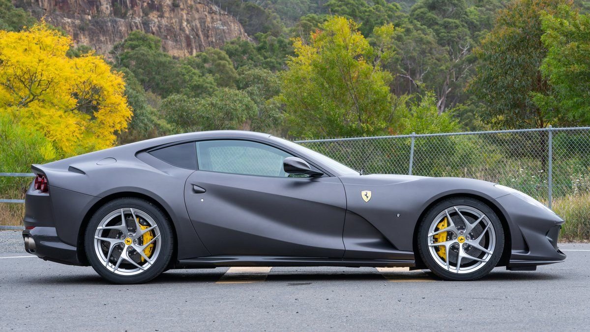 Ferrari f12 Berlinetta серая