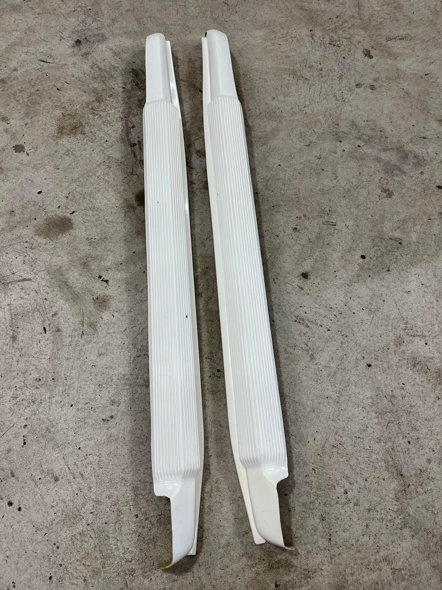 FS (For Sale) NEW NOS ACI 1969 C3 Corvette side pipe covers, Side