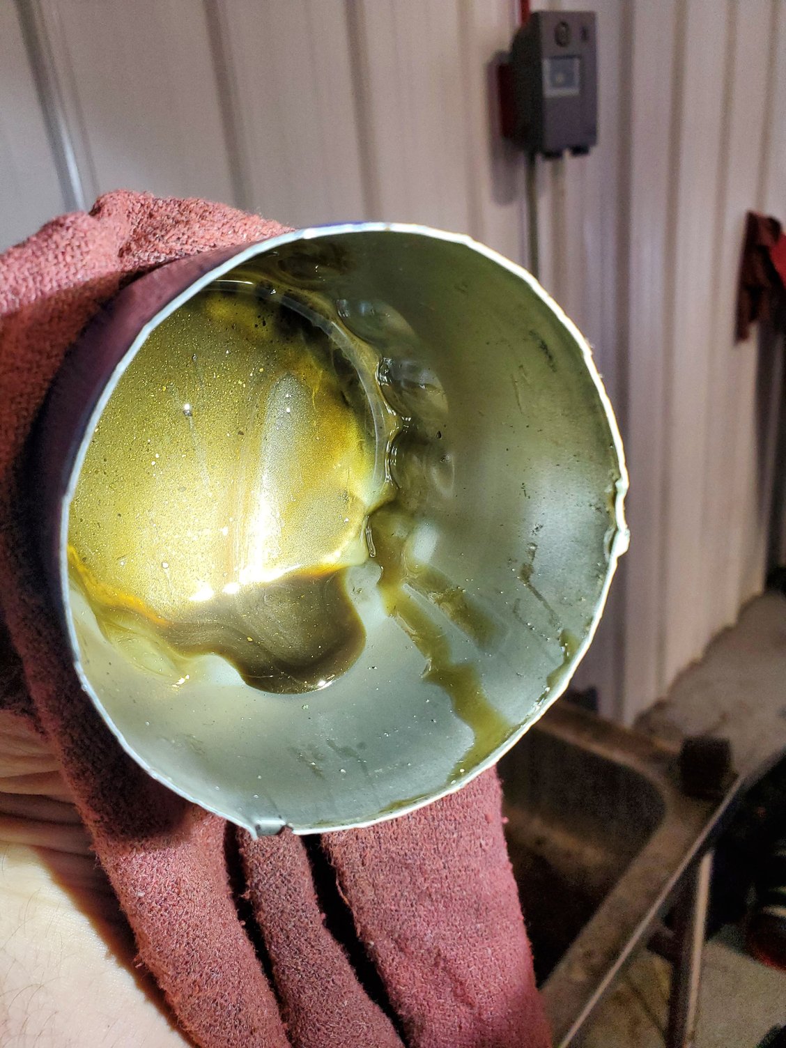 Metal Flakes in Oil. Gold Color. What's Wrong? (pics) CorvetteForum