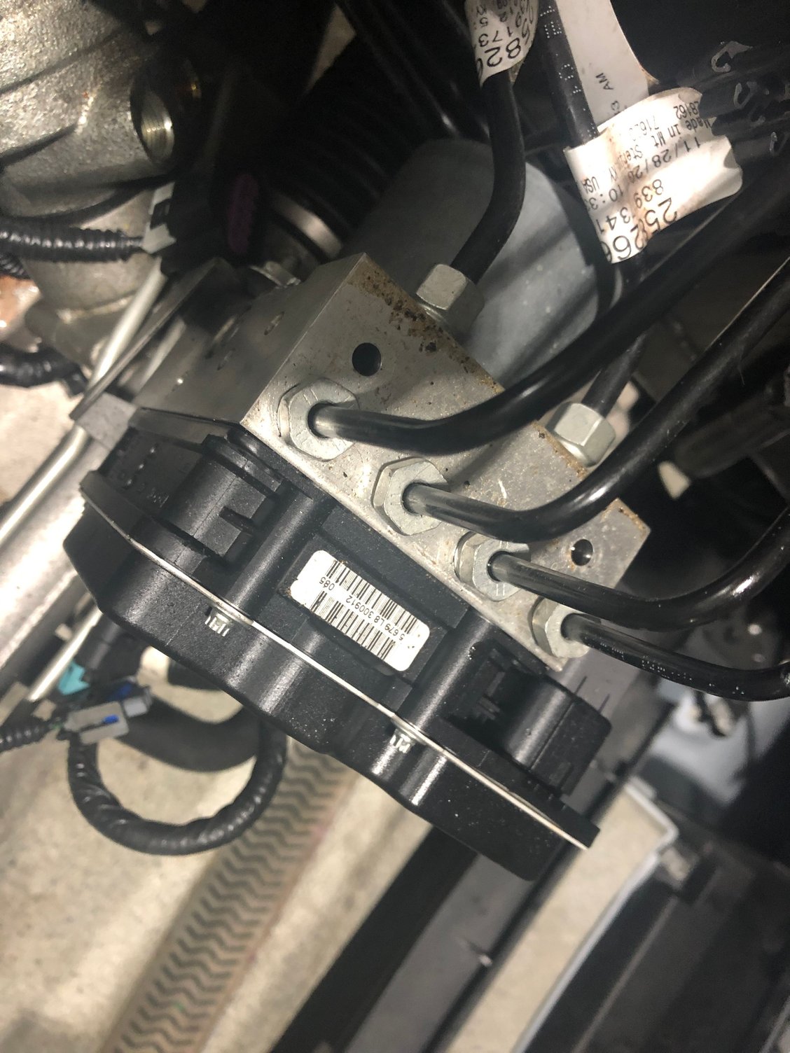 FS (For Sale) Abs module, air bag and module, glove box and HUD Page