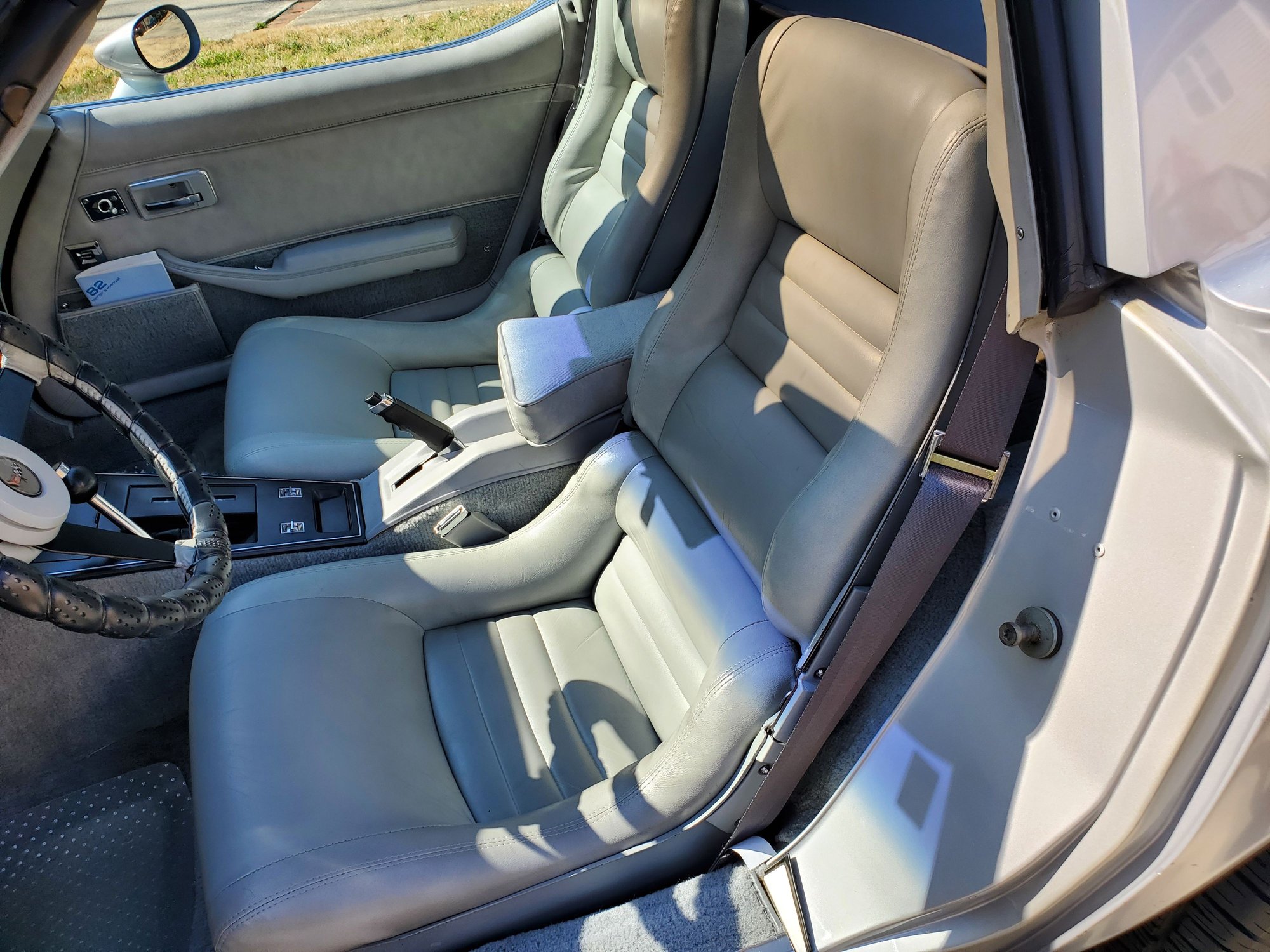 82_vett_front_seats_6cba1eabfa15f377e7181239046e59f01623133b.jpg