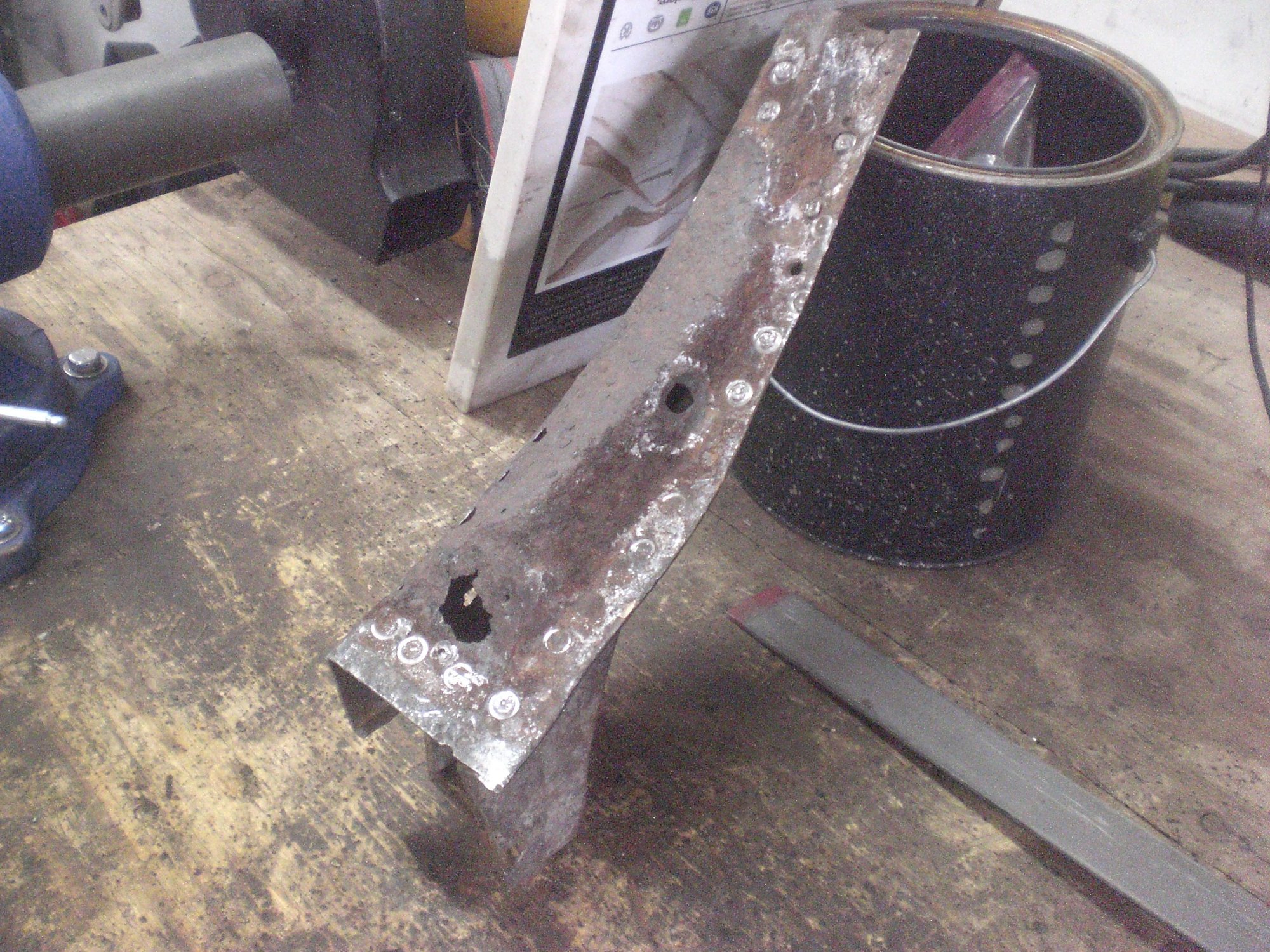 Hinge pillar from my donor assembly showed similar damage