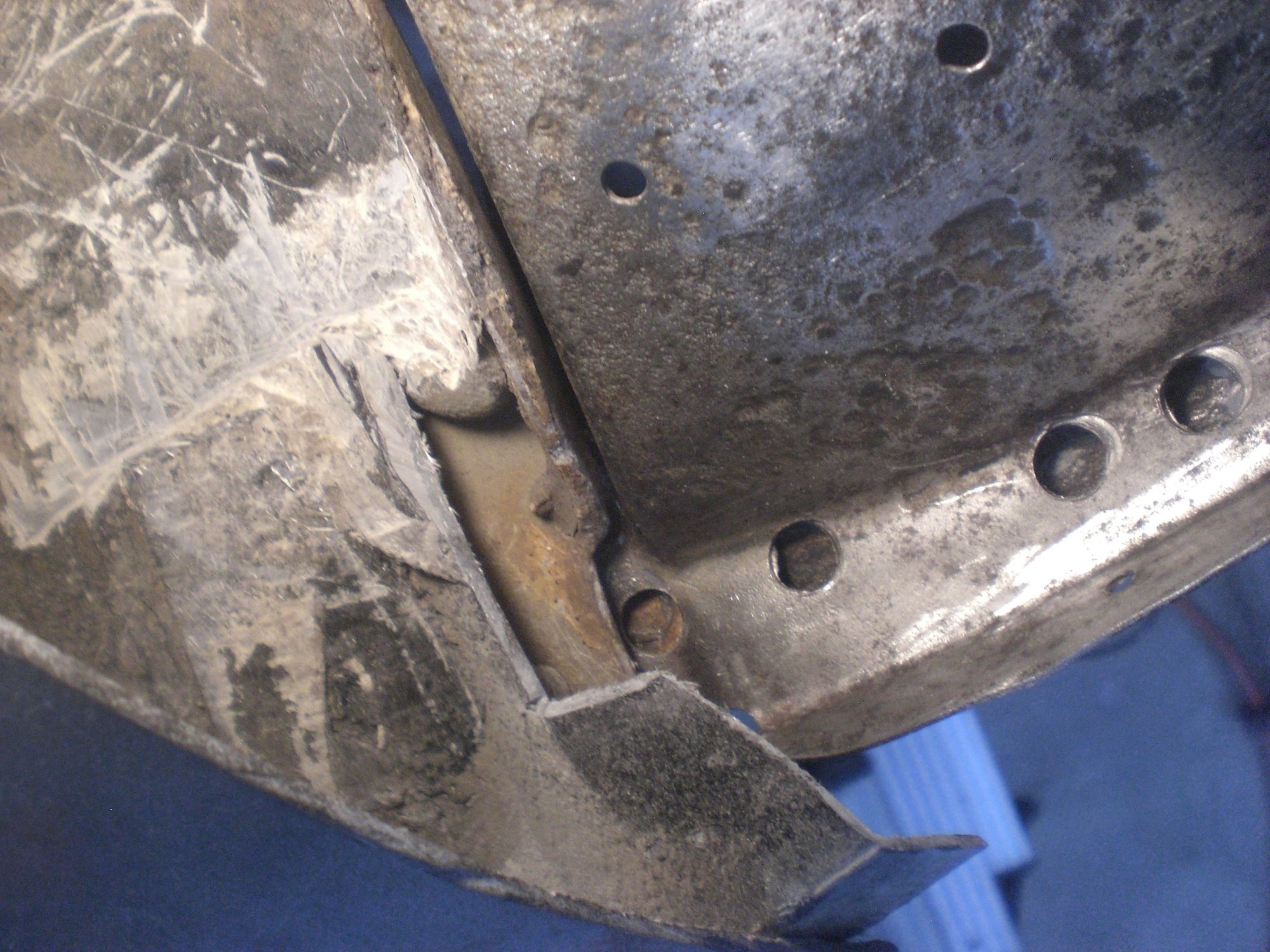 Another view of the bonding support piece cut line