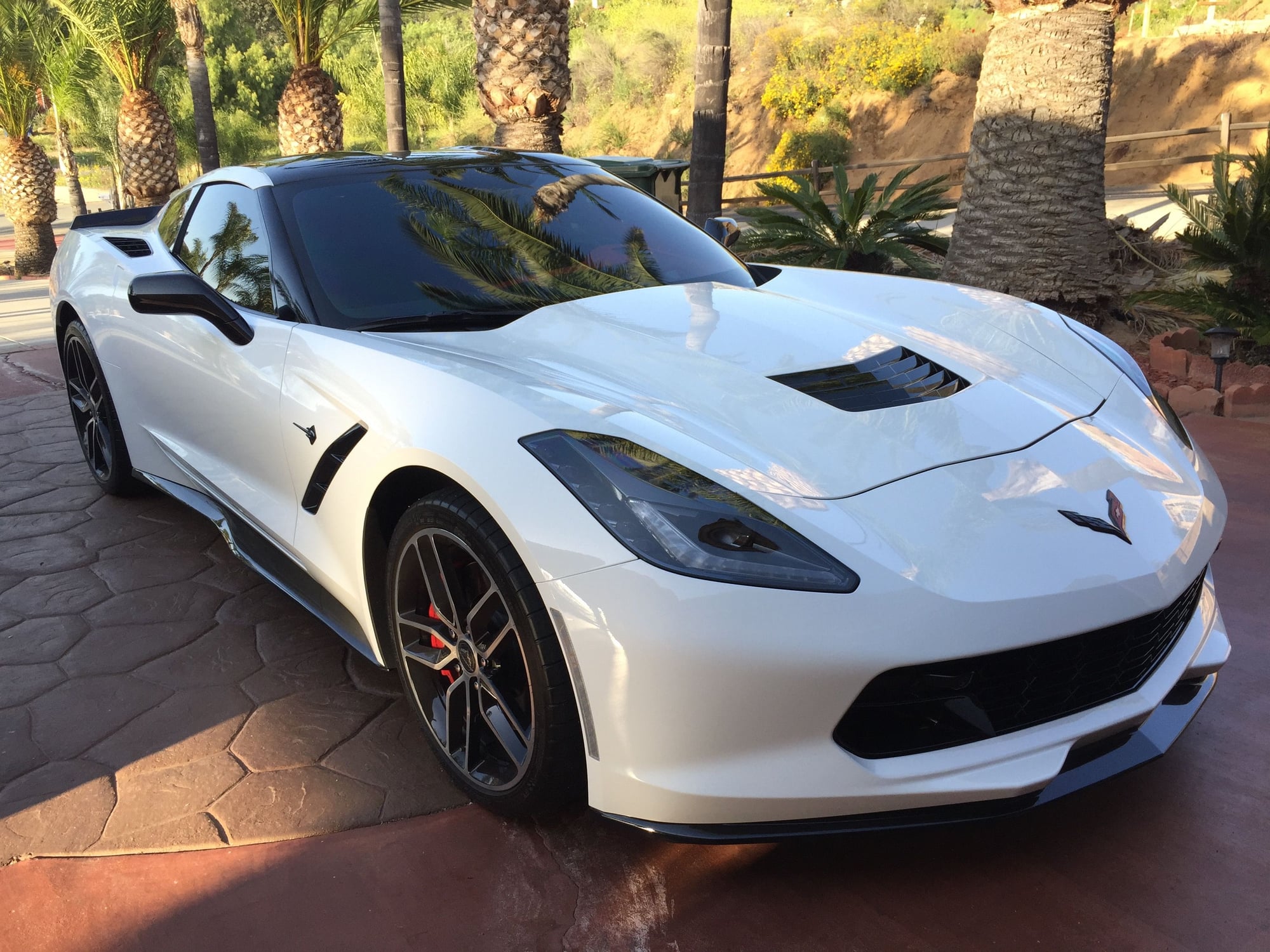 FS (For Sale) 7-Speed, Z51, Arctic White w/Red - CorvetteForum - Chevrolet  Corvette Forum Discussion