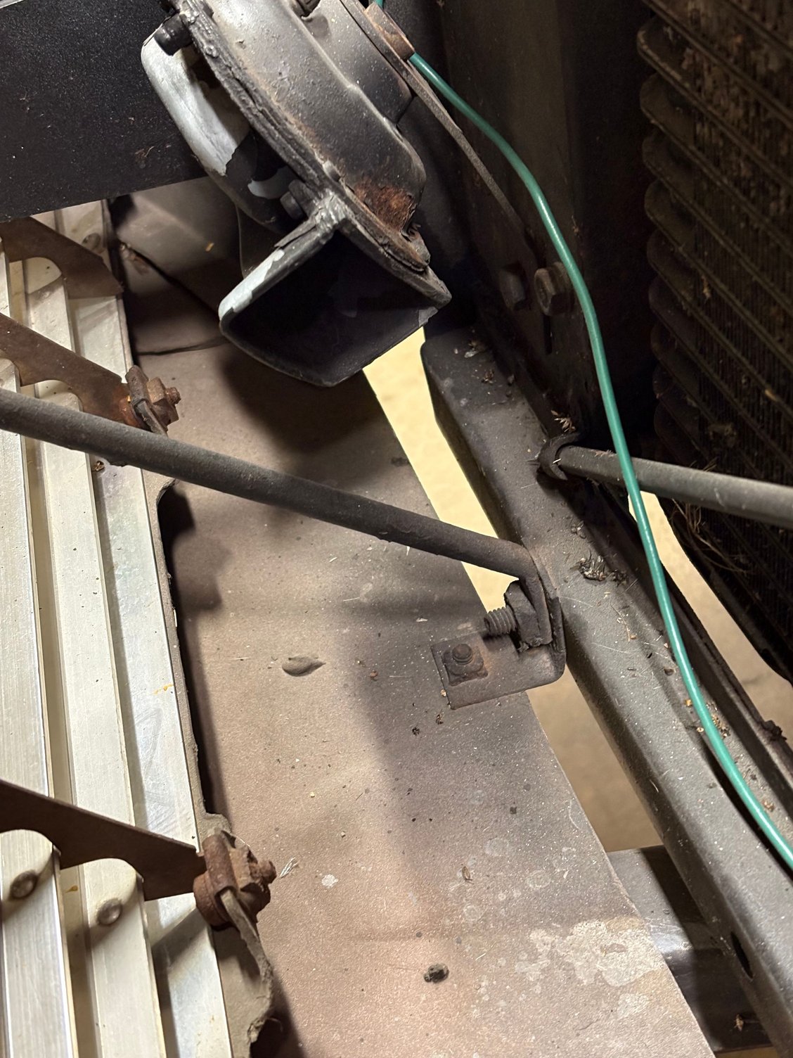 Brace to headlight housing 