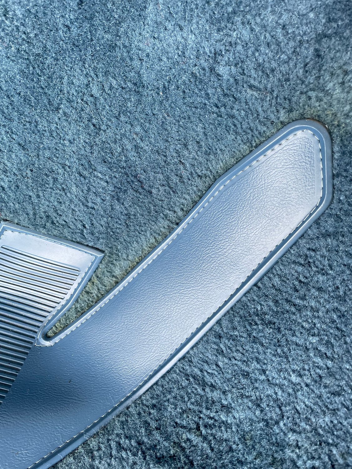 FS (For Sale) SOLD!! Al Knoch Convertible Bright Blue Plush Carpet Set CorvetteForum