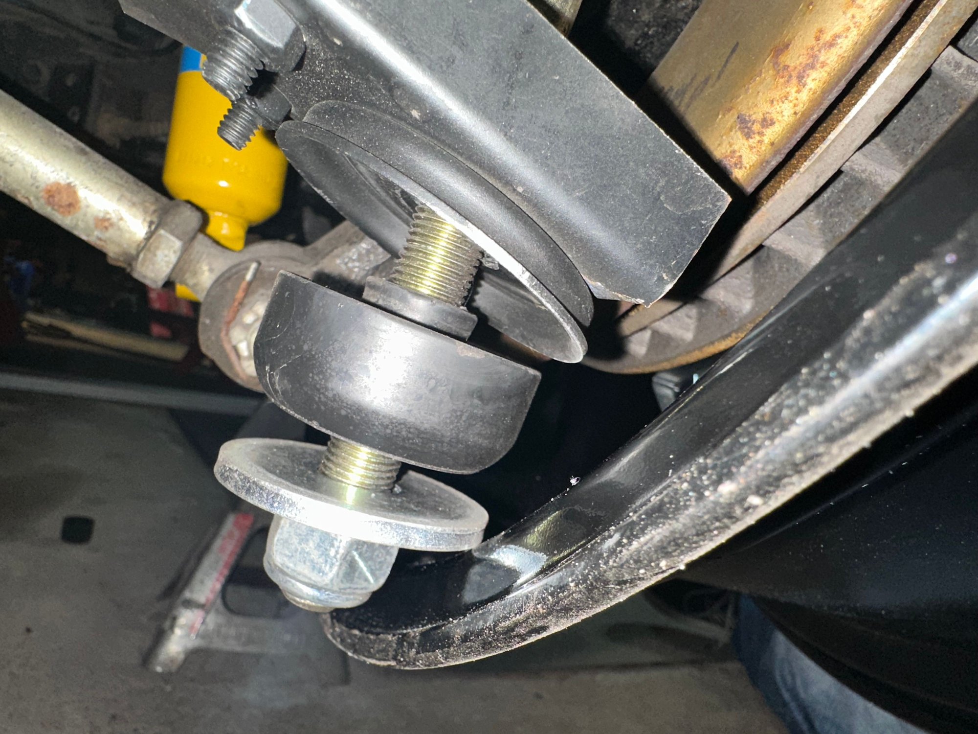No spacer wheel to spring bolt washer