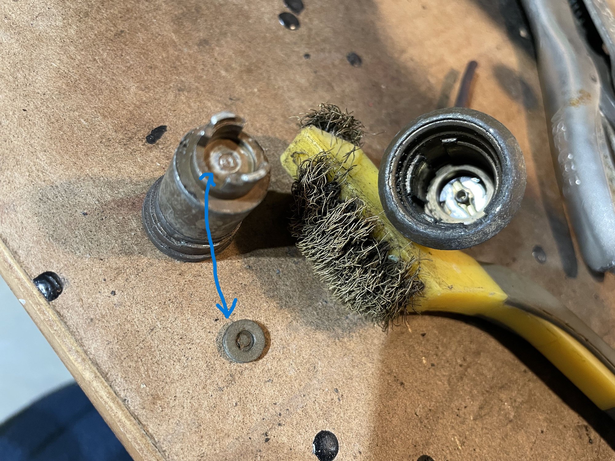 Disc shown.  At bottom of body note brass bar across where spring is (closed) and at 90 degrees are 2 terminals (open) that are hard to see.  Note the 2 tabs sticking down at bottom of cylinder.