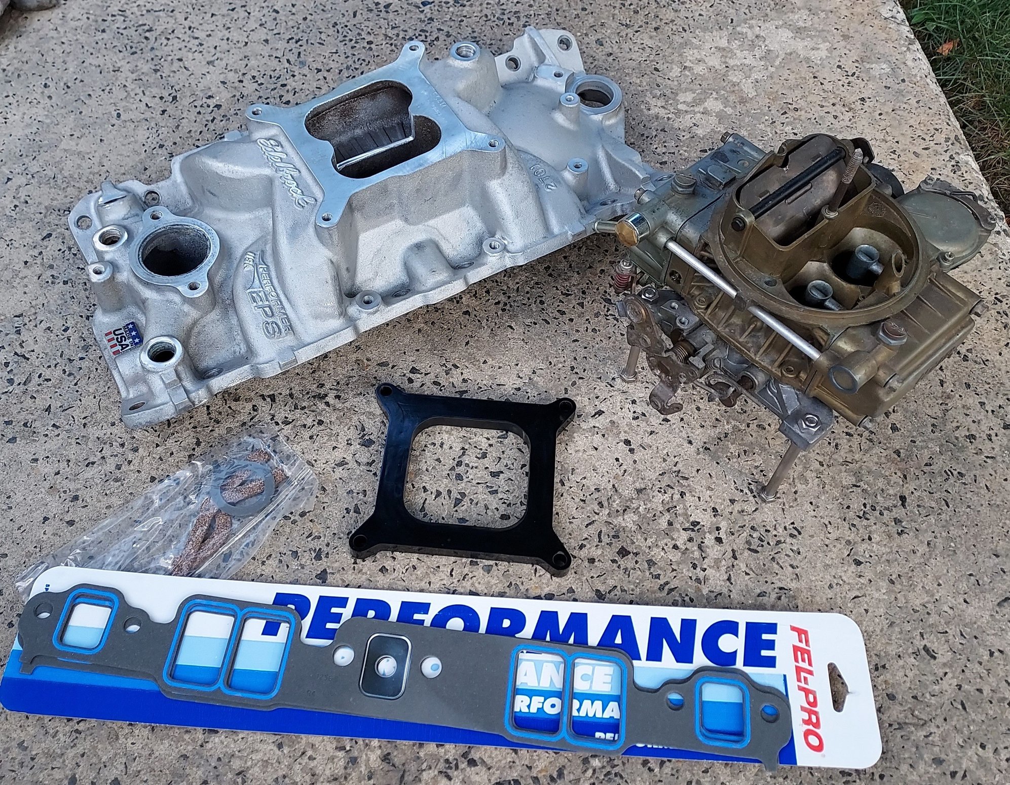 FS (For Sale) edelbrock performer EPS,Holley 600,spacer etc