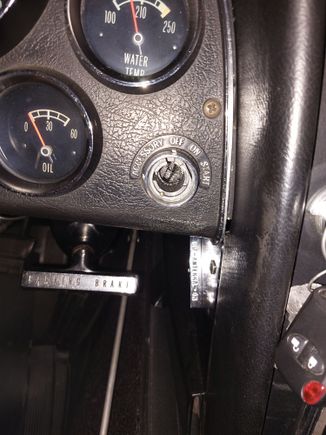 This is the lock housing. If you magnify it, you can see the brass pin that you have to push in.