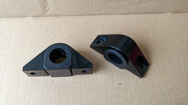 Eiback bars come with regular mounts that allow the sway bar to clock itself back to neutral, unlike OEM mounts which don't let the bar really turn neutrally, unless the mounts are loosened. This would make it easier to hit real neutral with adjustable links.