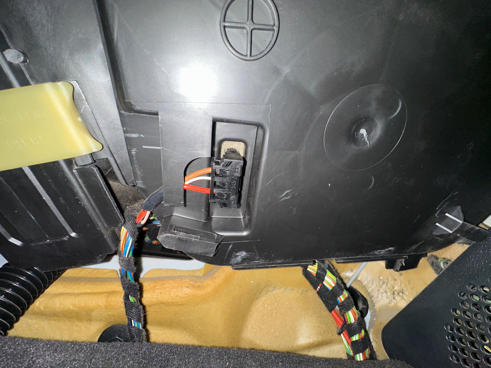 Hey guys what is this connector ? Under the passenger side right next to cabin air filter 
