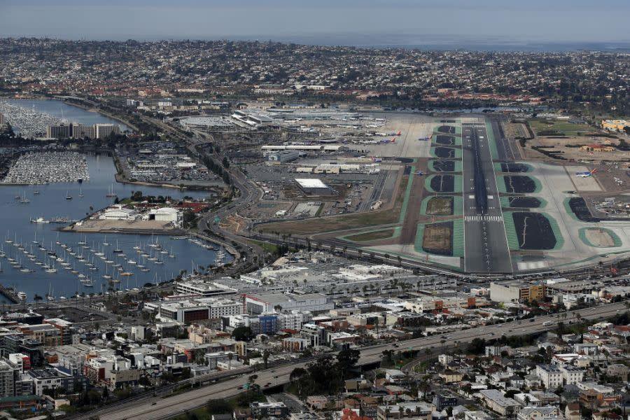 Landing in San Diego can present specific challenges due to the airports proximity to the city and water, which can be both a challenge and an opportunity for experienced pilots.  The airport has a relatively short runway (Runway 27), which can make landings more challenging, especially with larger aircraft. The approach path can be steep due to surrounding terrain and obstacles.