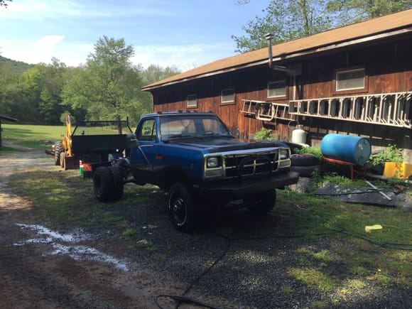 My project truck 1989 w350. Sitting on a power wagon 400 frame, 2 one ton spring packs in the back and 4 inch lift springs in the front to level it out. Sitting on 6 33" bfg mud terrain km2s