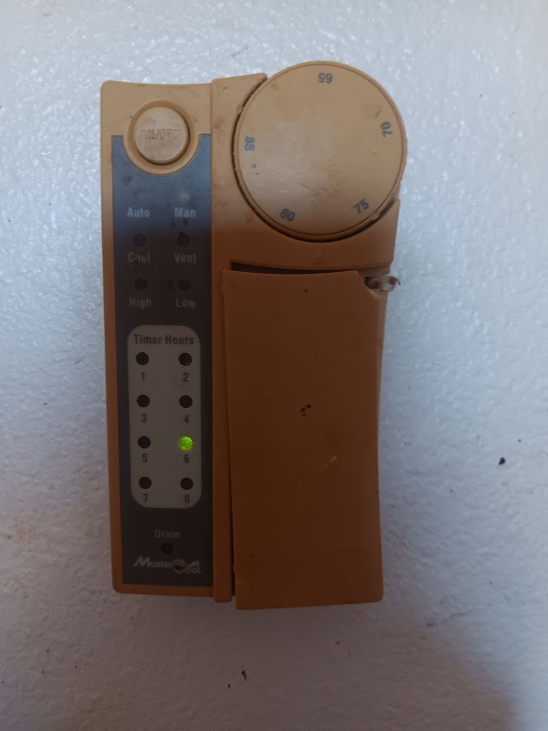 Master Cool thermostat meanings of flashing lights.