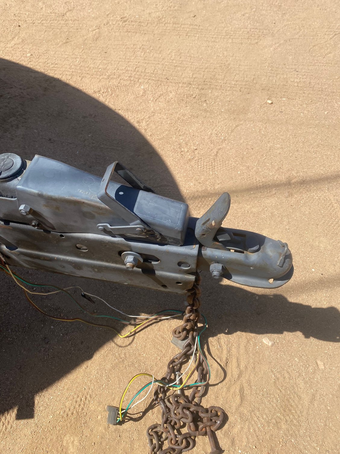 How does the brake mechanism work on boat trailer.