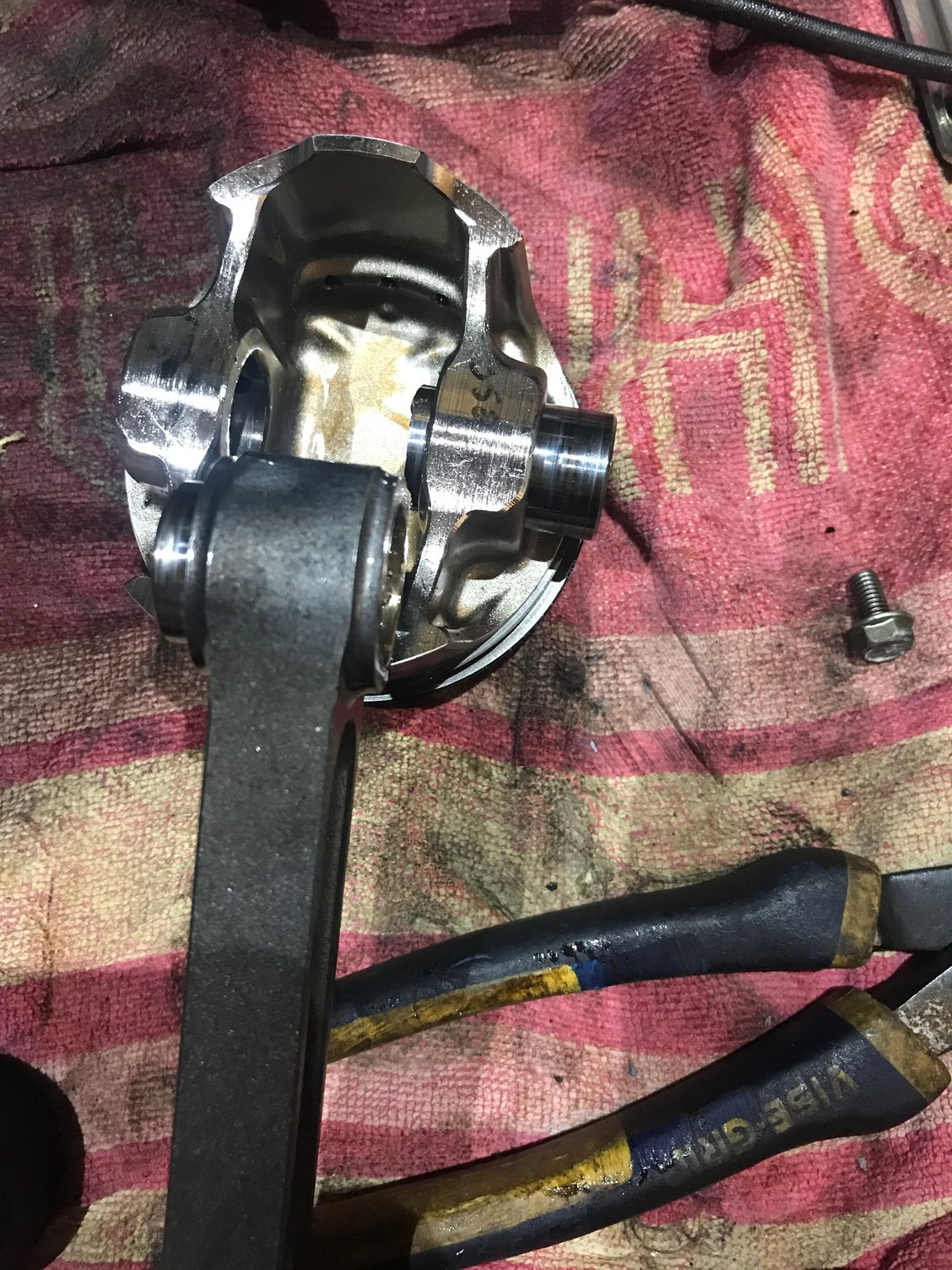 Wrist Pin failure EvolutionM Mitsubishi Lancer and Lancer Evolution