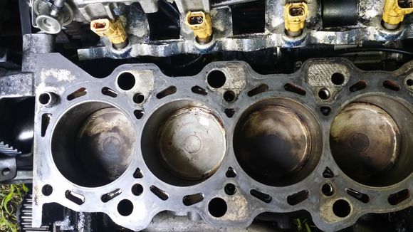 I used brake cleaner and loads of paper towels and rags. And I used...yep you guessed it lol, I used a blue scotch pad to clean and buff the gasket area to a smooth shine. I gotta tell yeah the steel wool and scotch pads have really been coming in handy for me lately for cleaning tasks hehehe