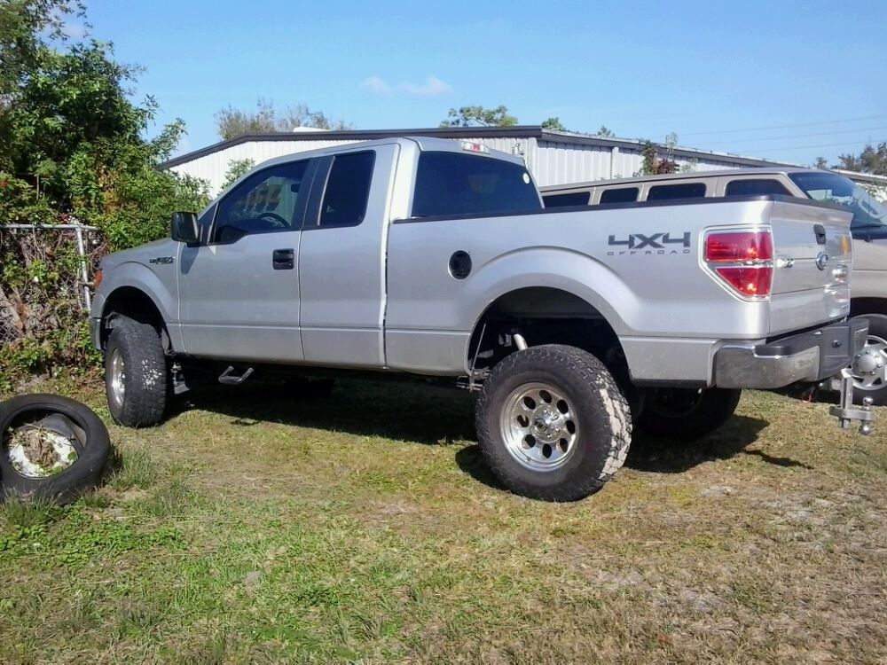 Anyone with 33 s tires and a 4 or 6 inch lift kit Ford