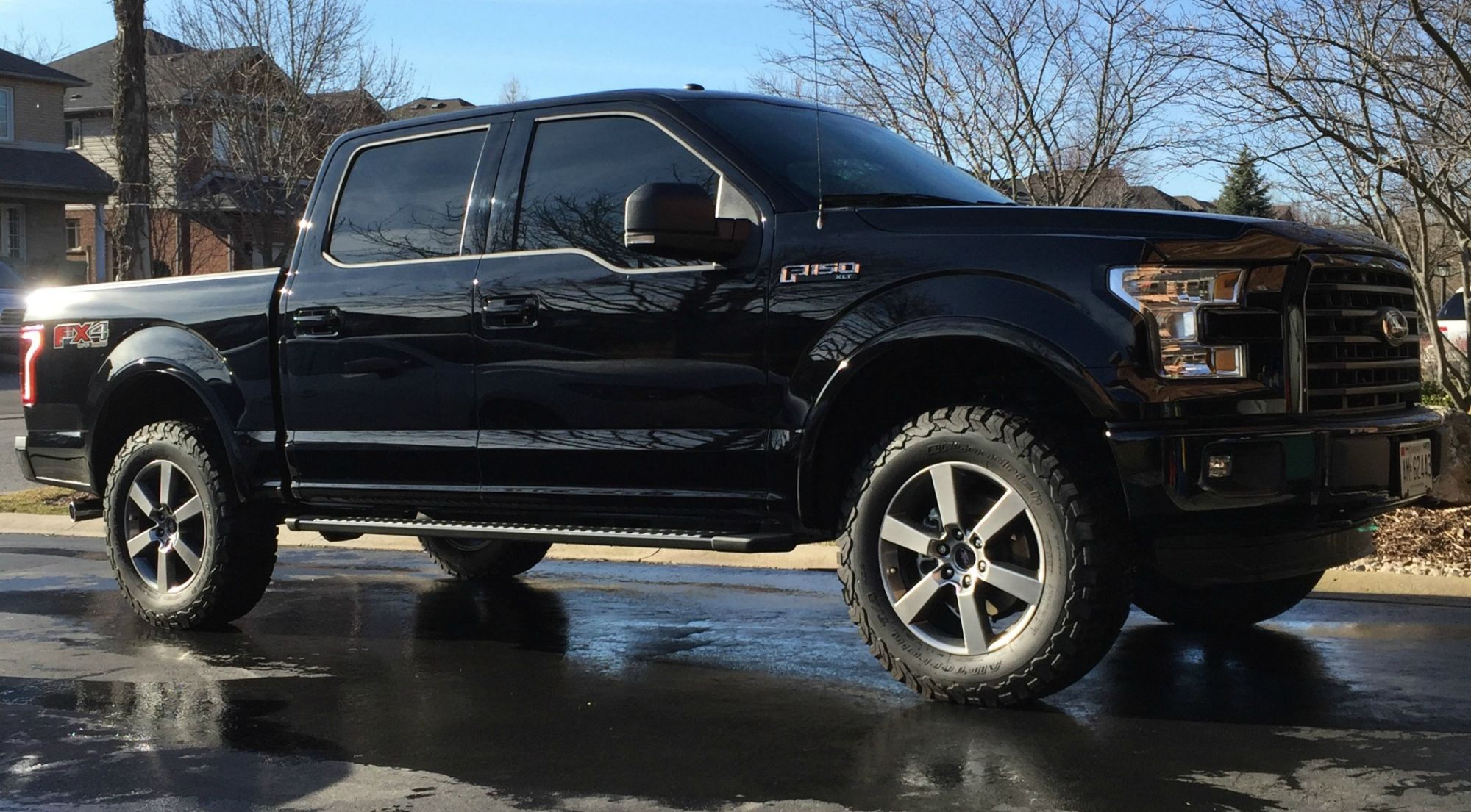 2.5" Leveling Kit vs. 4" Suspension Lift with factory 20's.