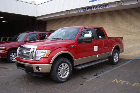 An '11 Lariat. Ordered on Oct. 2010, delivered Jan. 21 2011. This is Two days prior to delivery.