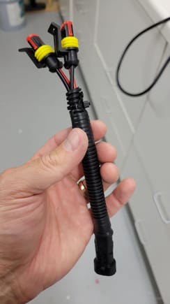 Splitter to hook into the Raptor light plug-and-play harness