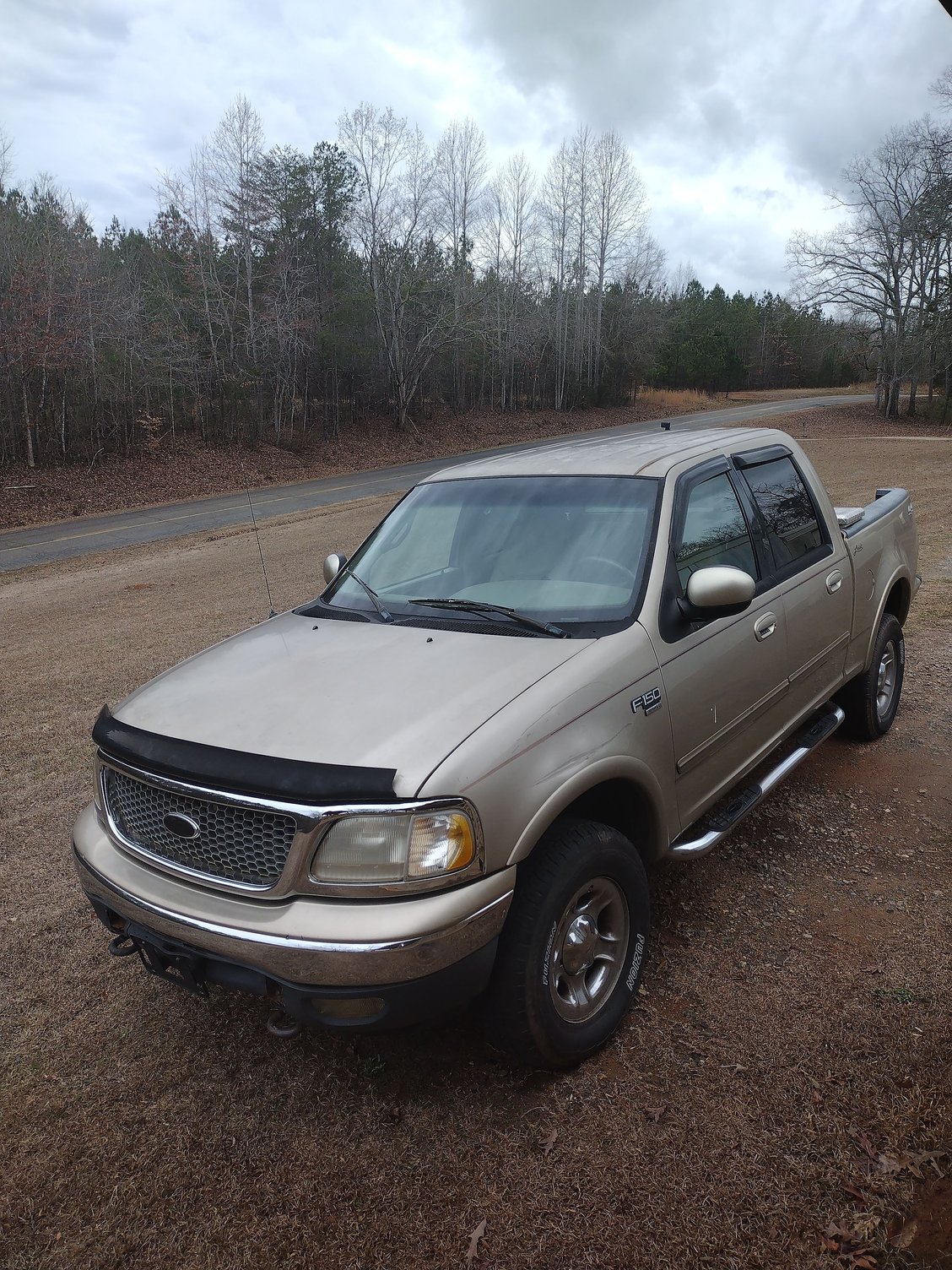 01 Supercrew Lariat 4WD auto, 5.4 has about 235000 miles. Got it from my Dad's estate when he passed away.