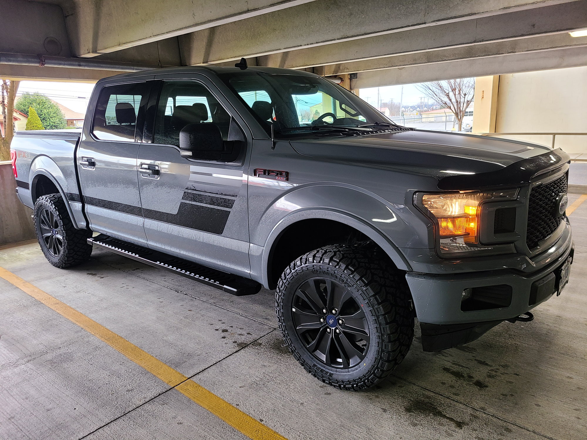 2019 F150 With Leveling Kit And 33s