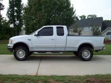 2001 ford with leveling kit true duals,(flowmaster)headers,msd coilpacks,shiftkit,33procomp tires and rims