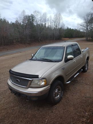 01 Supercrew Lariat 4WD auto, 5.4 has about 235000 miles. Got it from my Dad's estate when he passed away.