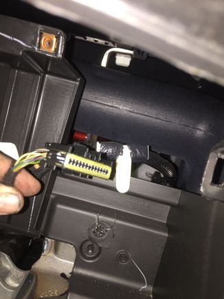 One connector and 6 screws so easy to change